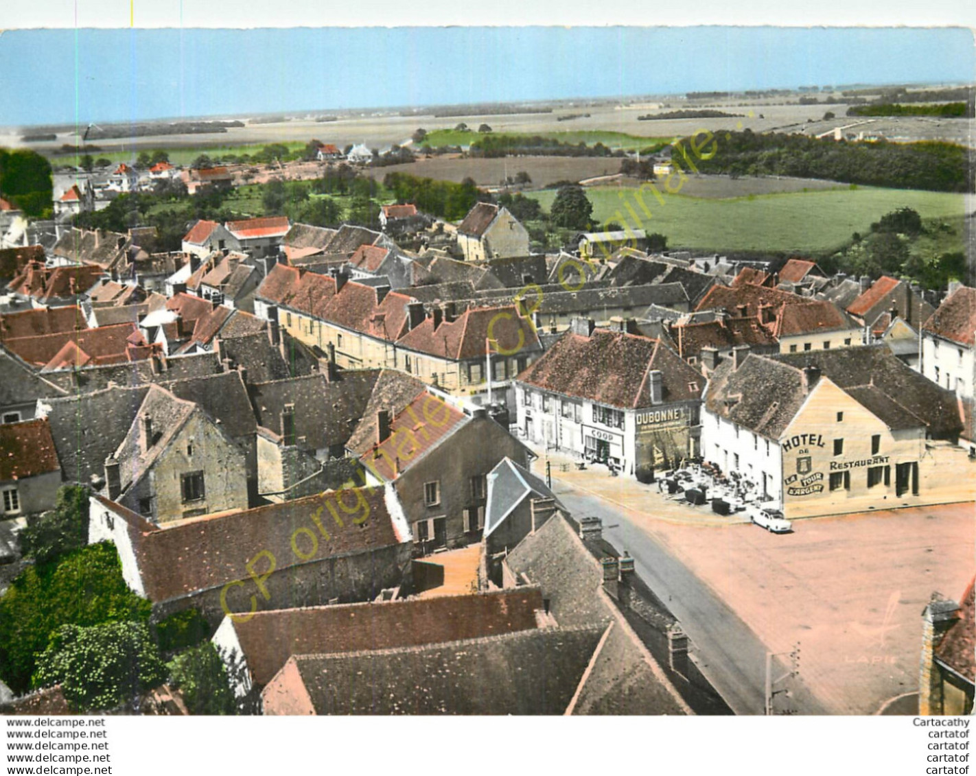 89.  CHEROY .  Vue Générale .  ( Hotel Restaurant La Tour D'Argent ) . En Avion  Au Dessus De .... - Cheroy