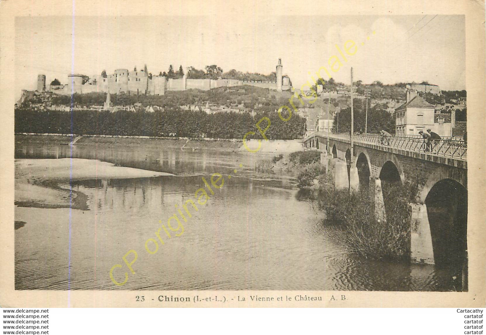 37.  CHINON .  La Vienne Et Le Château . - Chinon