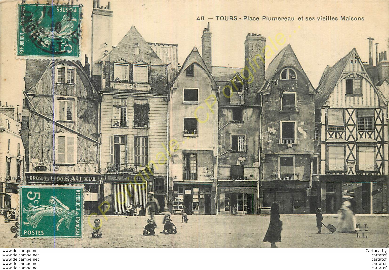 37.  TOURS .  Place Plumereau Et Ses Vieilles Maisons . - Tours