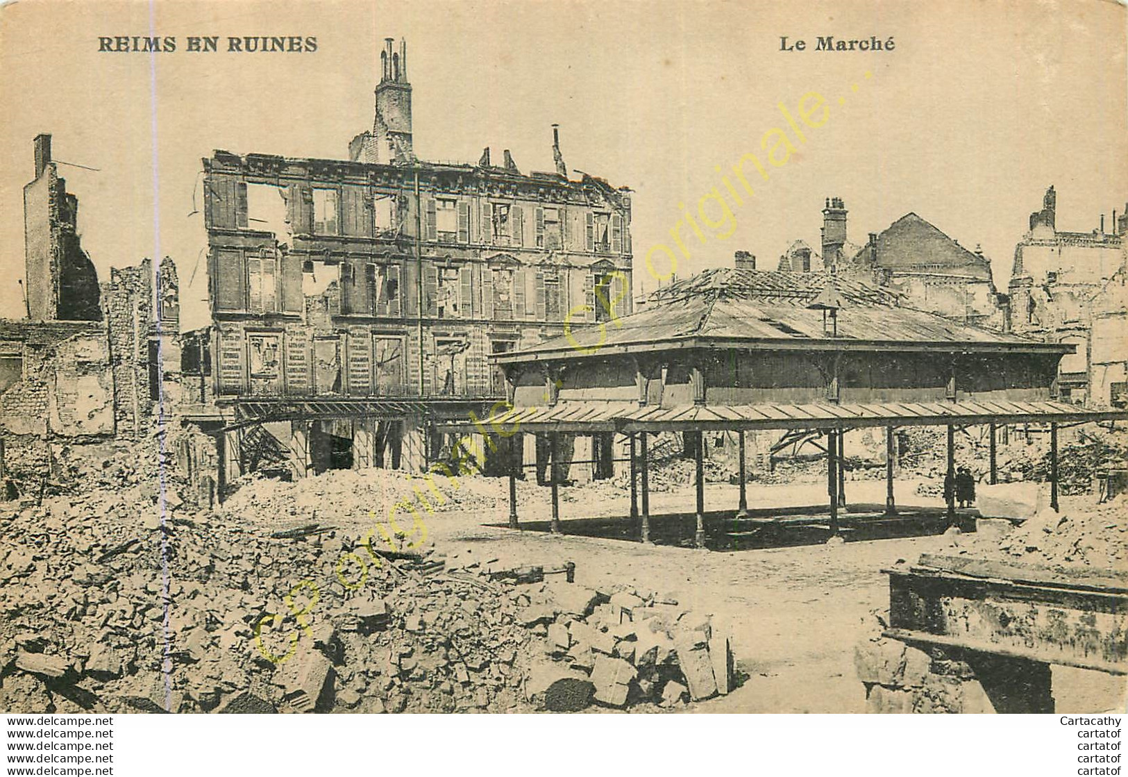 51.  REIMS EN RUINES .  Le Marché . - Reims