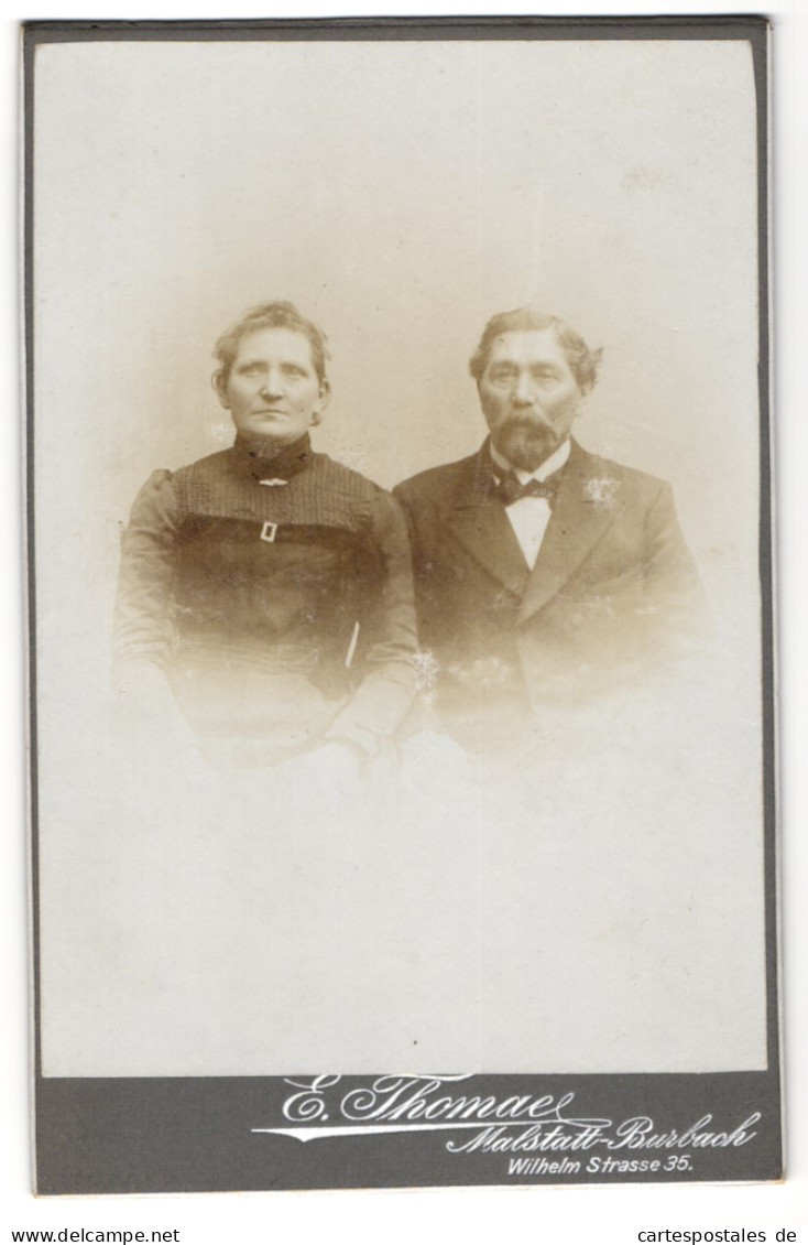 Fotografie E. Thomae, Malstatt-Burbach, Wilhelm-Strasse 35, Das Bürgerliche Ehepaar Eck Im Sonntagsstaat  - Anonymous Persons