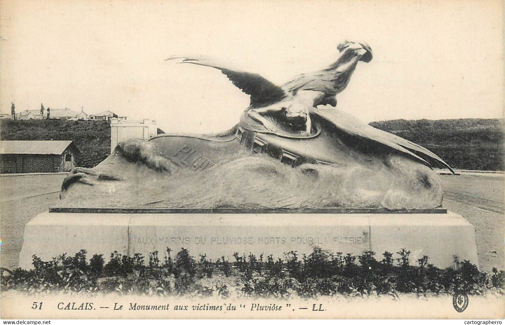 CPA France Calais Le Monument Aux Victimes Du Pluviose - Calais