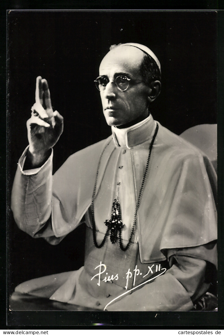 AK Papst Pius XII. Hebt Segnend Die Hand  - Papas