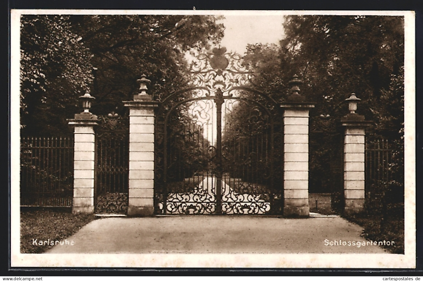 AK Karlsruhe, Blick Auf Das Schlossgartentor  - Karlsruhe