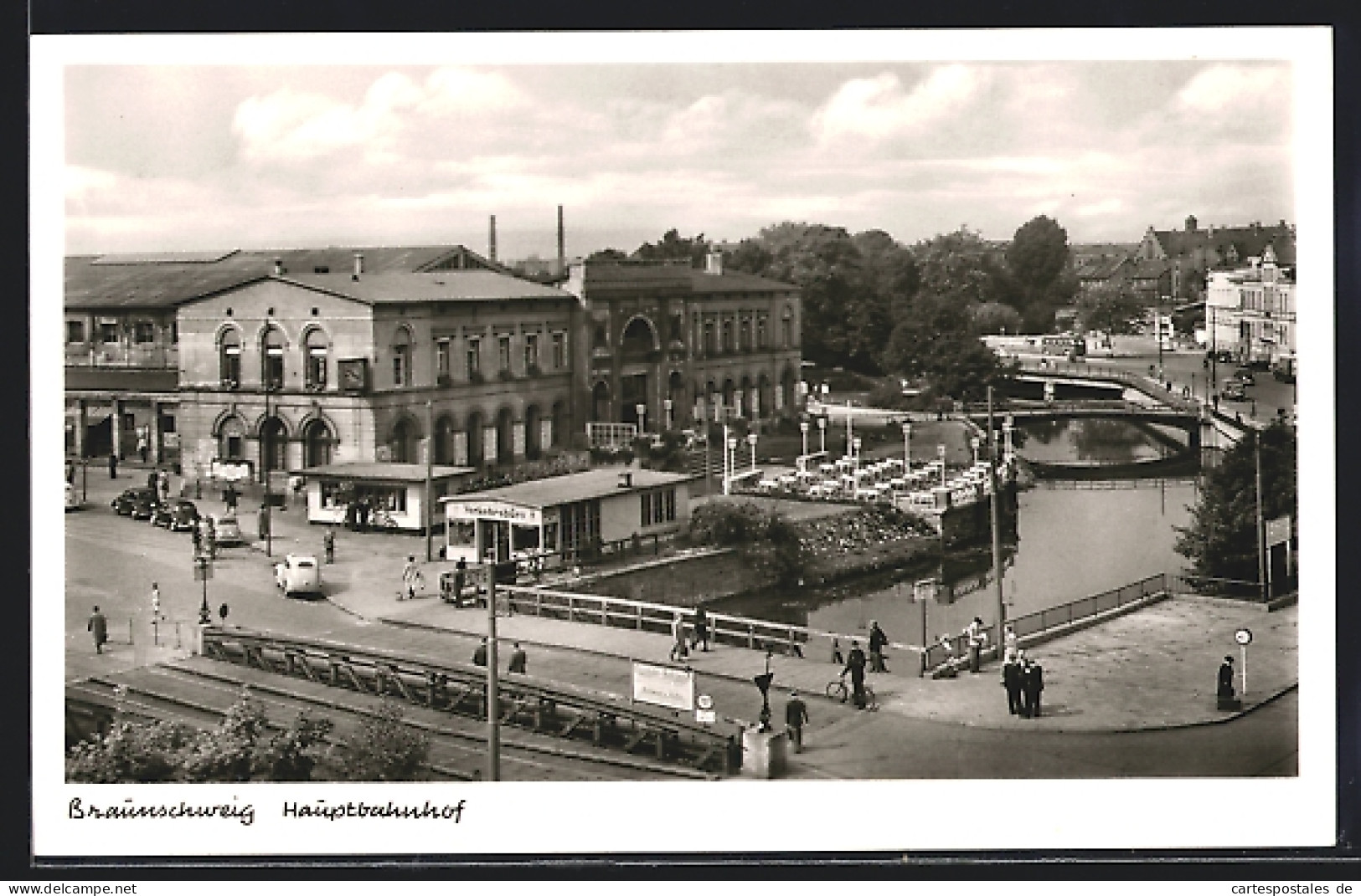 AK Braunschweig, Autos Und Passanten Am Hauptbahnhof  - Braunschweig