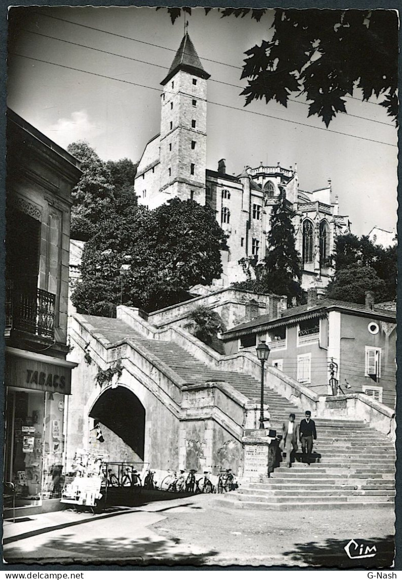 CPA 32 - Auch - Escalier Monumental Avec La Tour D'Artagnan - Auch