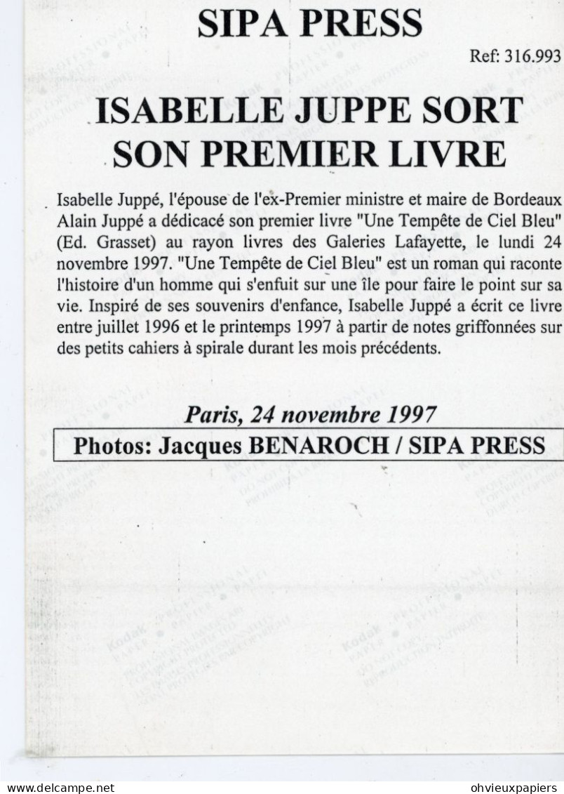 3 PHOTOS DE PRESSE  MADAME ISABELLE JUPPE  Et PIERRE CARDIN SIPA PRESS 1977 - Identified Persons