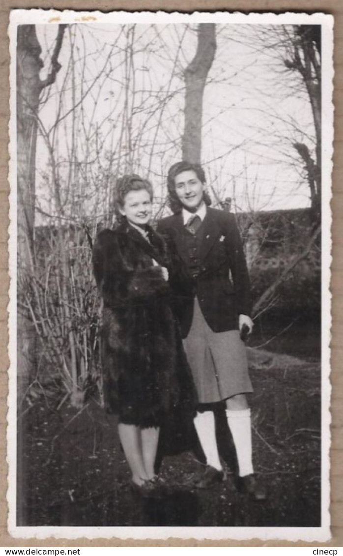 CARTE PHOTO 78 - VERSAILLES - TB PLAN De 2 Jeunes Femmes Dans PARC Année 1943 1944 - Versailles