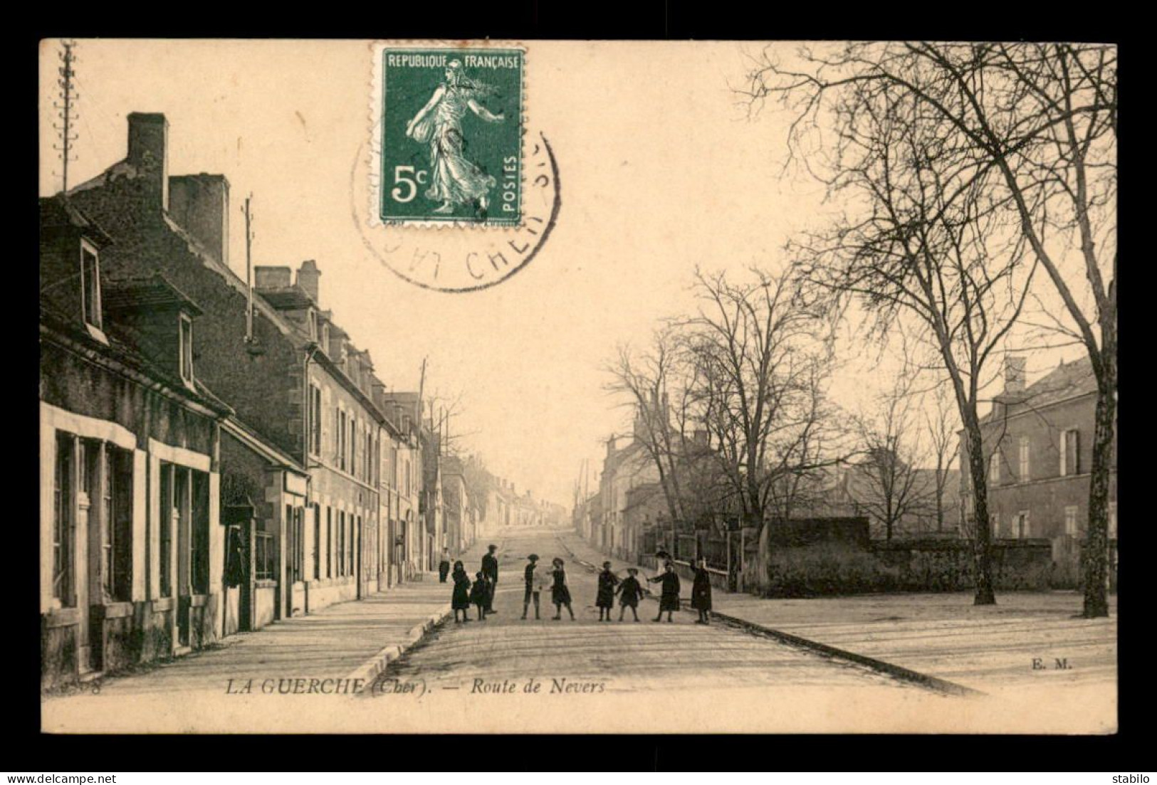 18 - LA GUERCHE - ROUTE DE NEVERS - La Guerche Sur L'Aubois