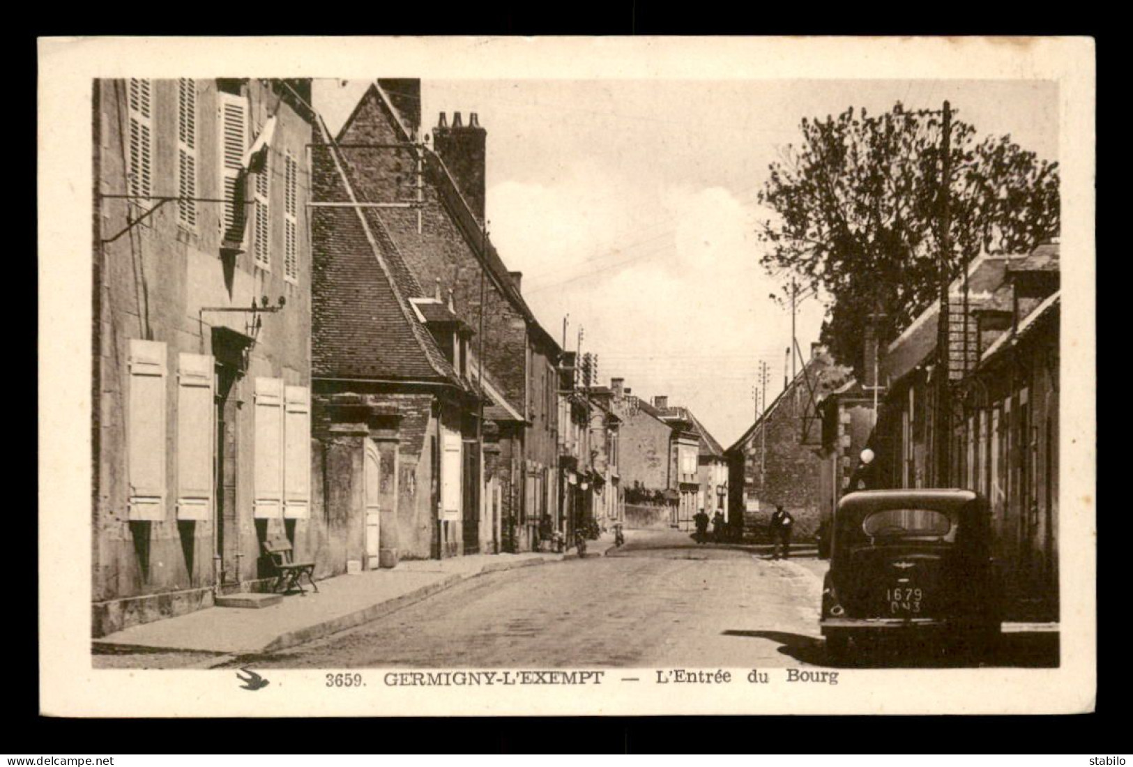 18 - GERMIGNY-L'EXEMPT - ENTREE DU BOURG - AUTOMOBILE ANCIENNE IMMATRICULEE 1679 QN 3 - Other & Unclassified