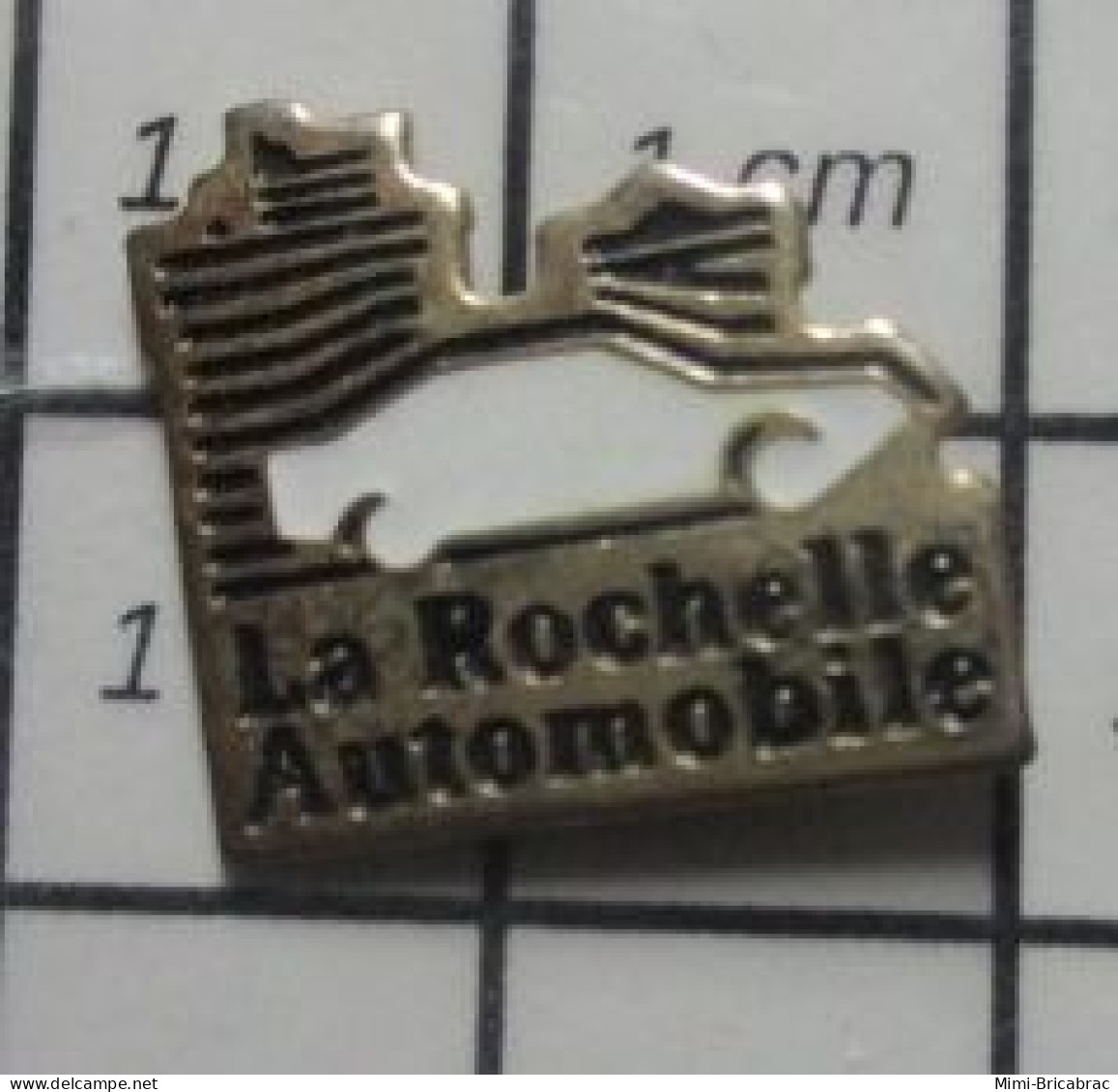 912B Pin's Pins / Beau Et Rare / AUTOMOBILES / GARAGISTE LA ROCHELLE AUTOMOBILE - Altri & Non Classificati