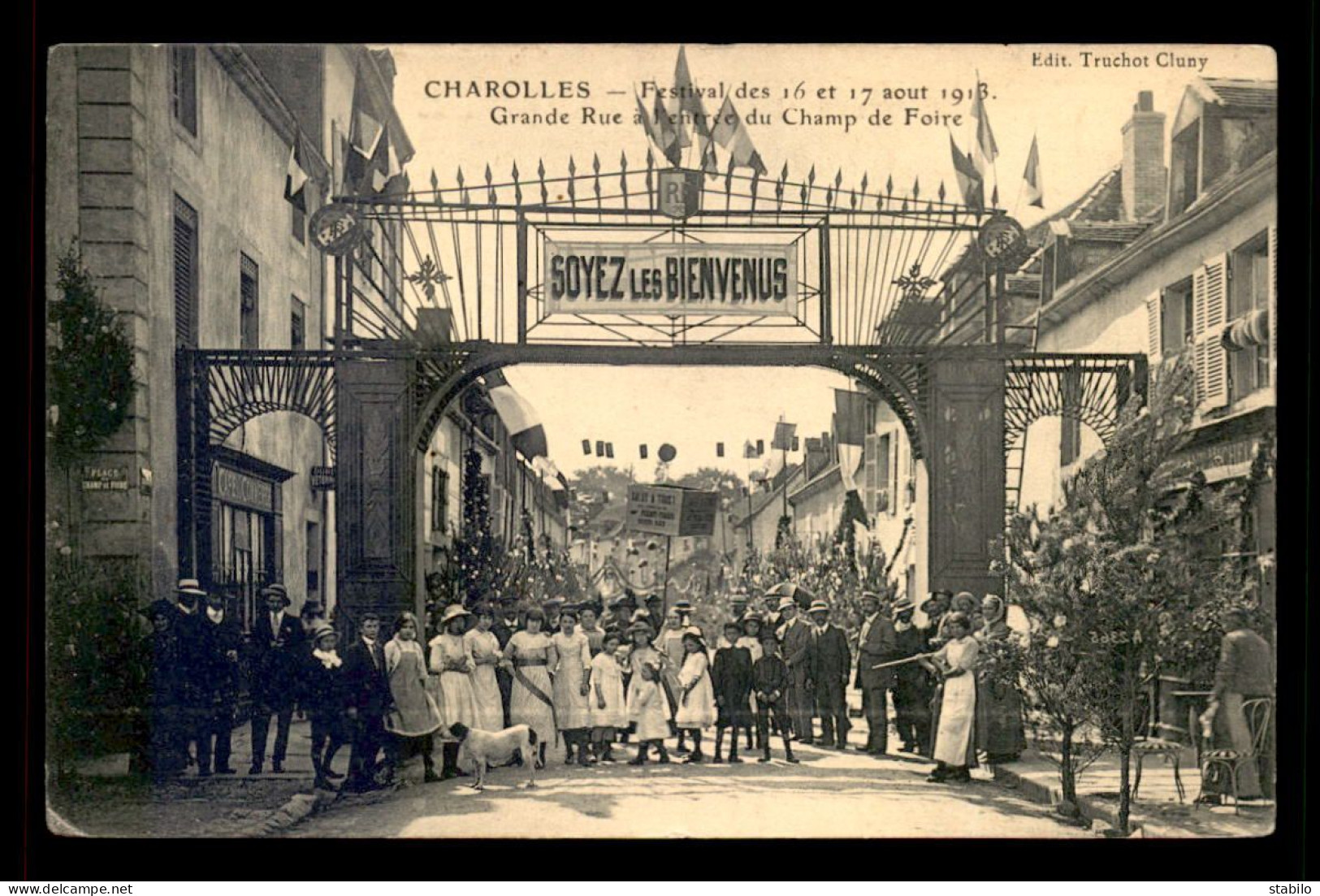 71 - CHAROLLES - FESTIVAL DES 16-17 AOUT 1913 - GRANDE RUE A L'ENTREE DU CHAMP DE FOIRE - Charolles