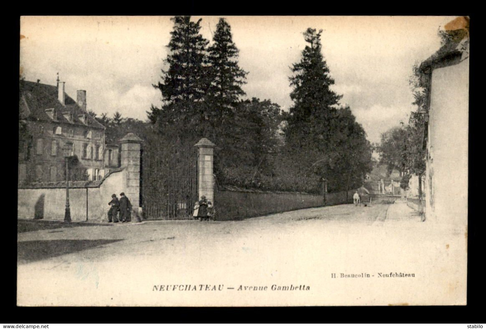 88 - NEUFCHATEAU - AVENUE GAMBETTA - Neufchateau