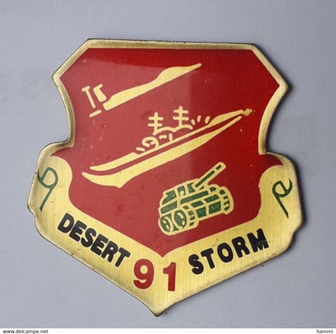 P119 Pin's Guerre Du Golf War Kuwait US ARMY Désert Storm NOIR  91 Avion Doré Char Vert IRAN IRAK KOWEIT Achat Immédiat - Armee