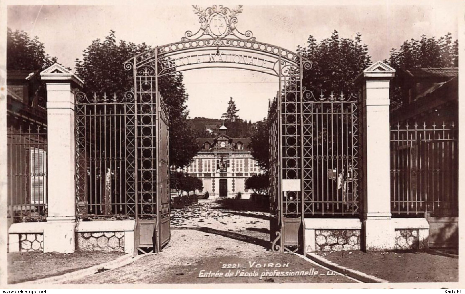 Voiron * Entrée De L'école Professionnelle - Voiron