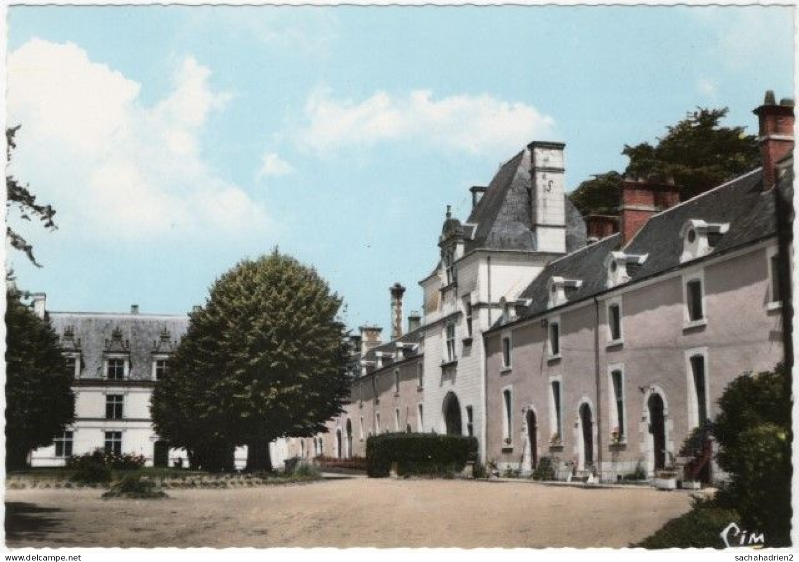 41. Gf. CHATEAUVIEUX. Le Château. Cour Intérieure. 186-14 - Autres & Non Classés