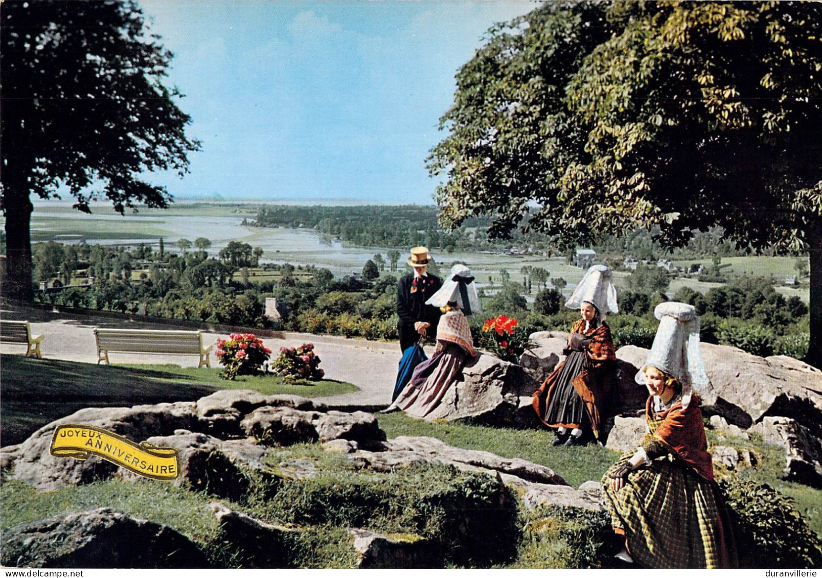 50 AVRANCHES En1960 - GROUPE FOLKLORIQUE LA ROSE AU BOUAIS - COIFFE LE PAPILLON - CPSM GF - Avranches