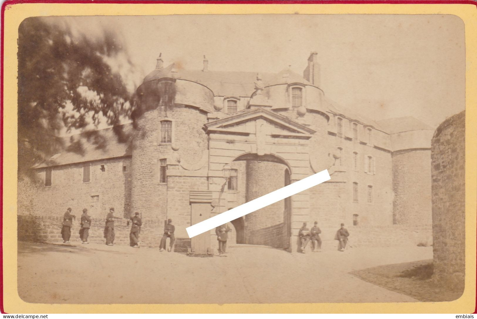 BOULOGNE Sur MER 1870/80 Militaires Peloton De Garde En Faction Devant La Porte D'entrée Du Château  Photographe Anonyme - Places