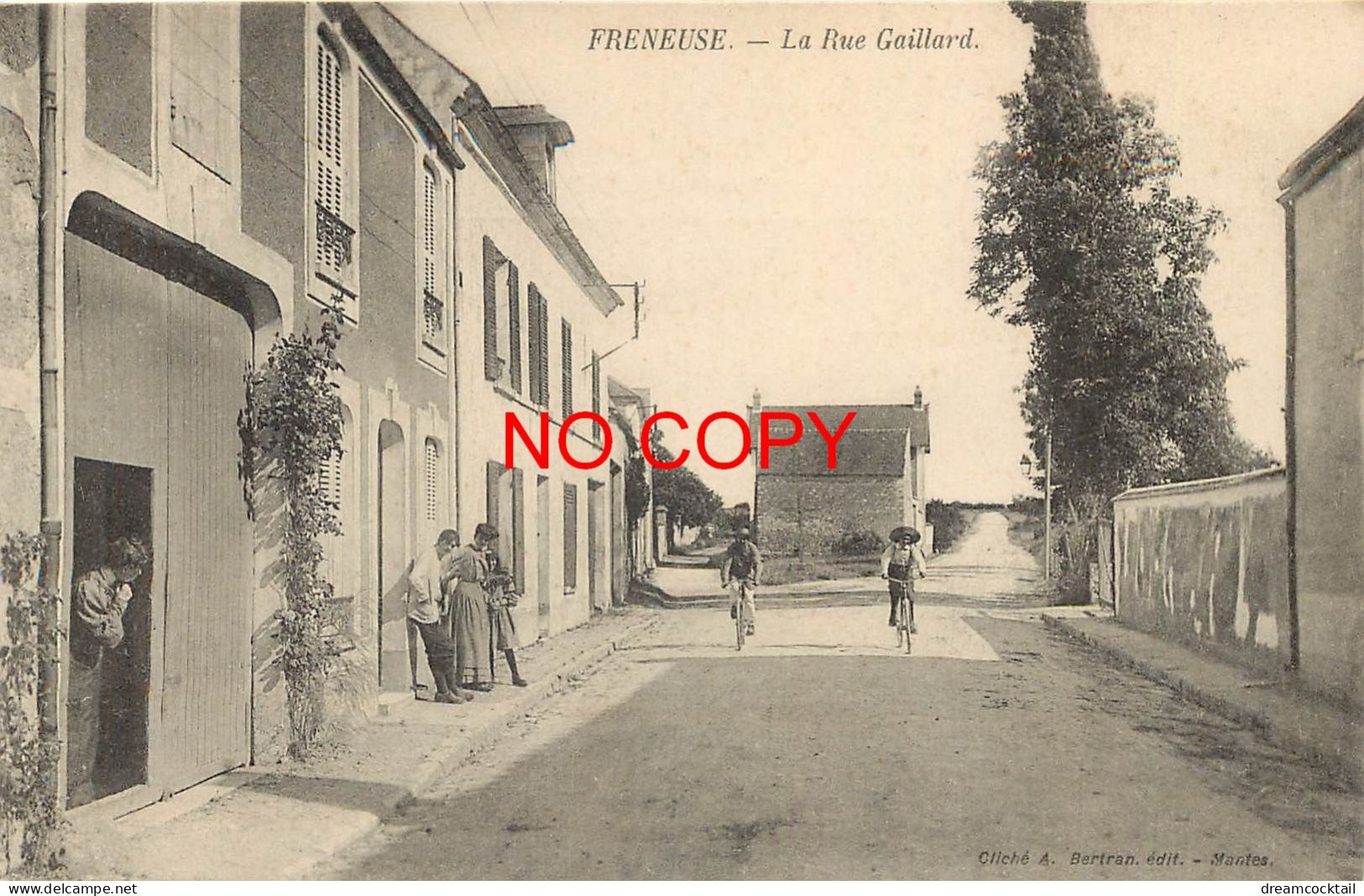 78 FRENEUSE. Cyclistes Sur La Rue Gaillard - Freneuse