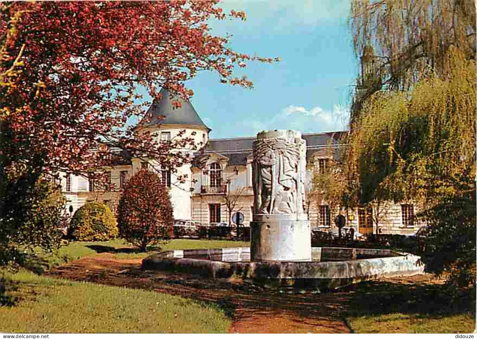 92 - Clamart - La Mairie Et La Fontaine - Carte Neuve - CPM - Voir Scans Recto-Verso - Clamart