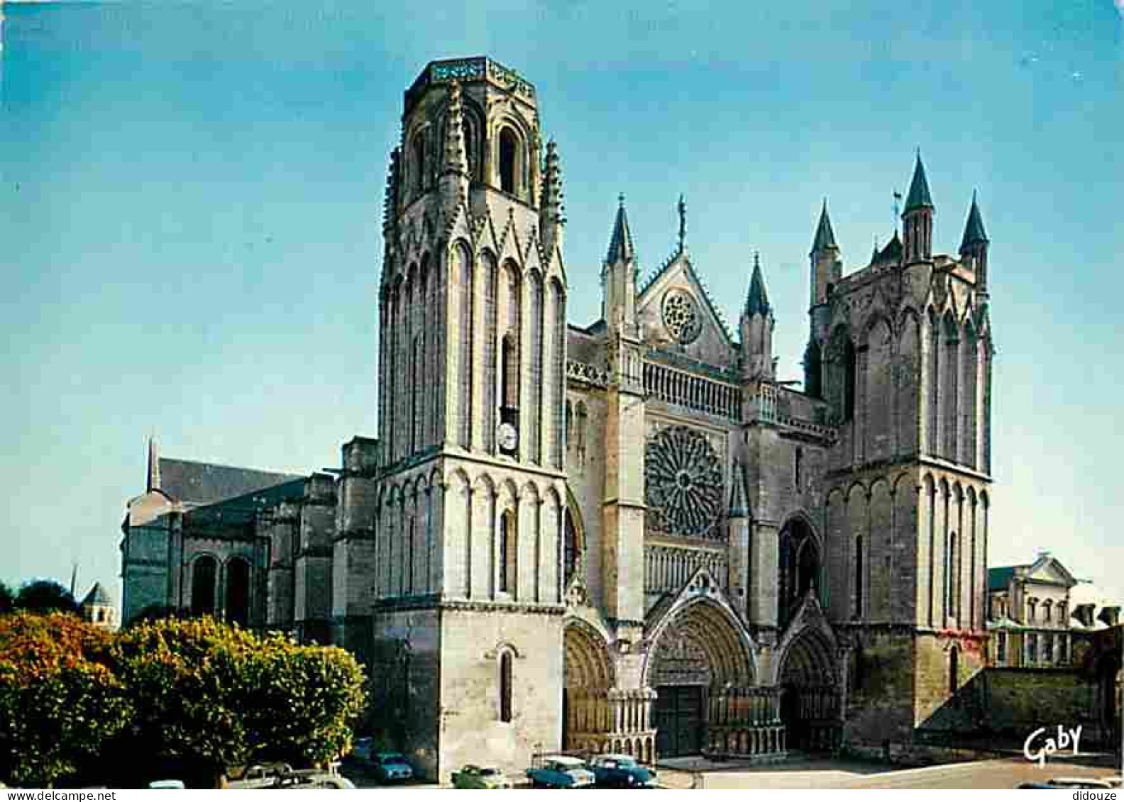 86 - Poitiers - La Cathédrale Saint Pierre - Automobiles - CPM - Voir Scans Recto-Verso - Poitiers