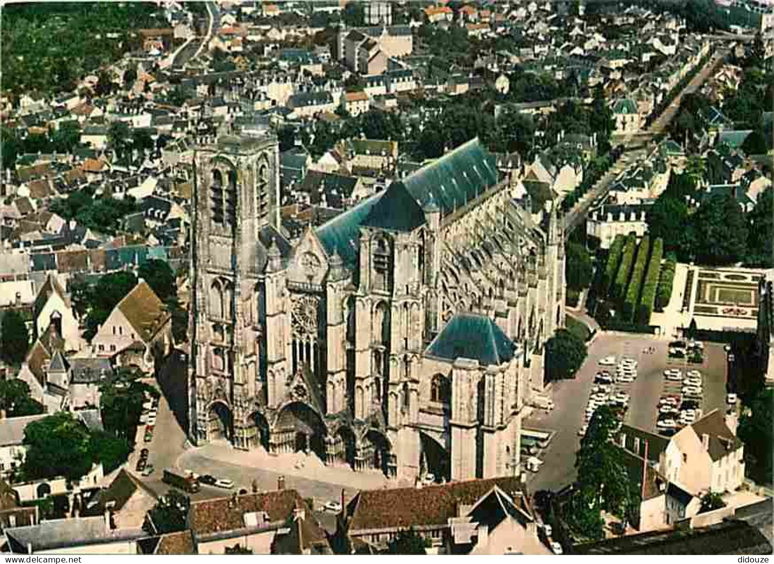 18 - Bourges - La Cathédrale Saint Etienne - Vue Aérienne - Carte Neuve - CPM - Voir Scans Recto-Verso - Bourges