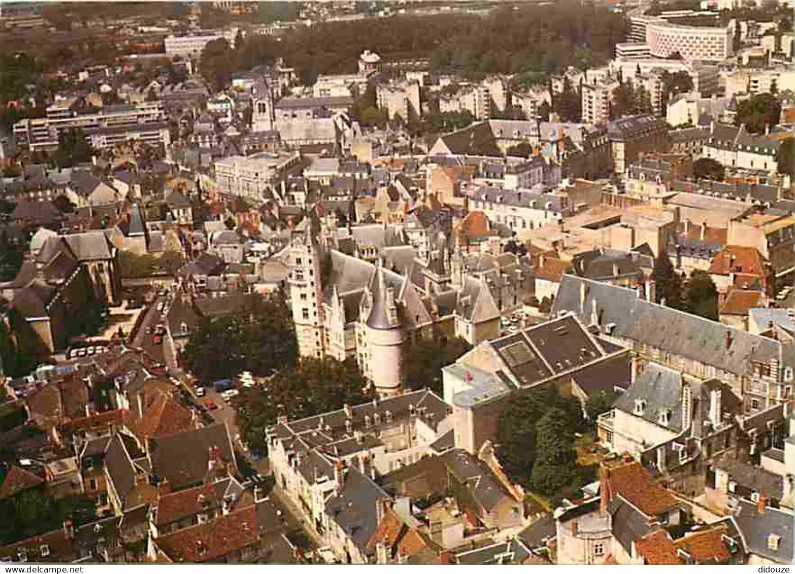 18 - Bourges - Le Palais Jacques Coeur - Vue Aérienne - CPM - Voir Scans Recto-Verso - Bourges