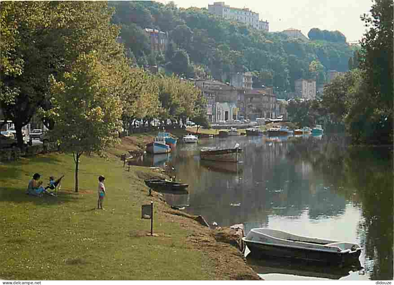 16 - Angouleme - Les Bords De La Charente - CPM - Voir Scans Recto-Verso - Angouleme