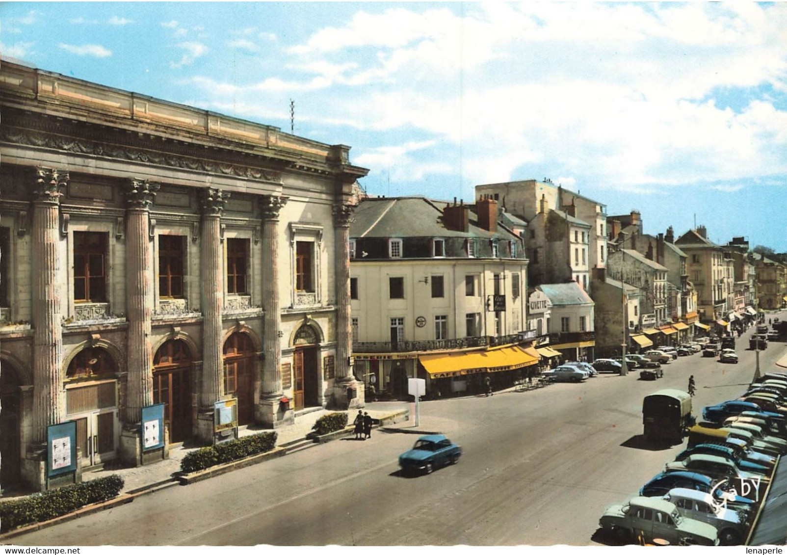 D8998 Saumur Le Théâtre Et La Place - Saumur