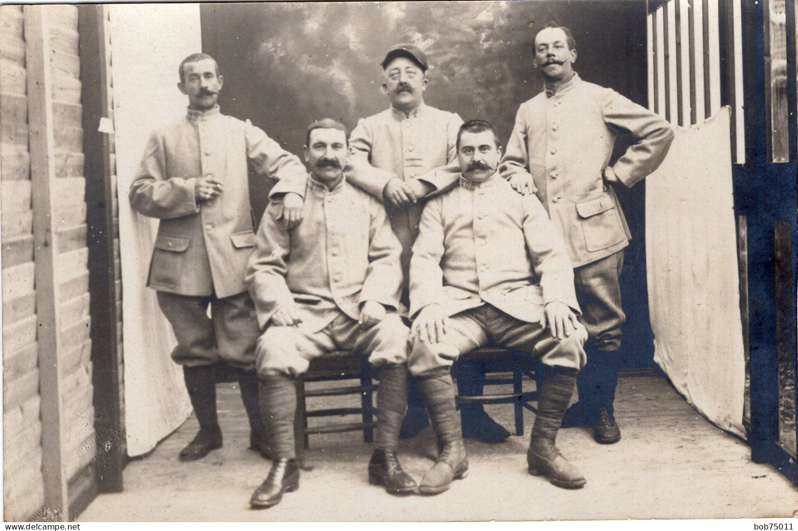 Carte De Sous-officiers Francais Posant Dans Un Studio Photo A Bergerac En 1915 ( Guerre 14-18 ) - Guerra, Militares