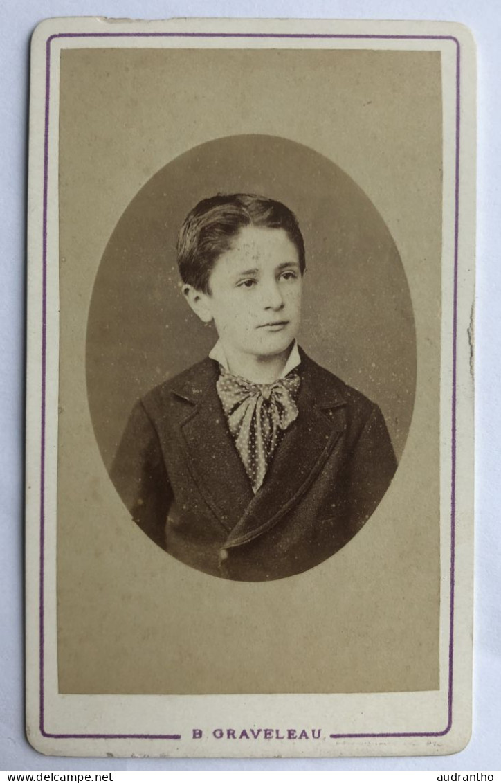 CDV Photographie Ancienne Portrait Jeune Enfant - Photographe RAVELEAU à Rochefort Sur Mer - Anonyme Personen