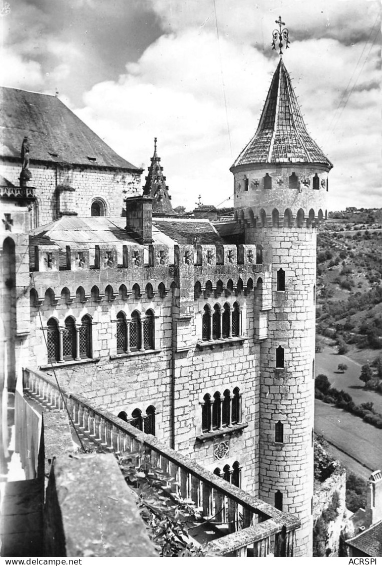 46  Rocamadour  Le Chemin De Ronde Du Palais  (Scan R/V) N°   50   \QQ1110Vic - Rocamadour