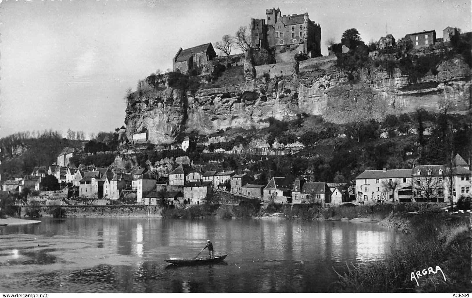 24  BEYNAC Le Chateau Féodal  (Scan R/V) N°   14   \QQ1110Vic - Sarlat La Caneda