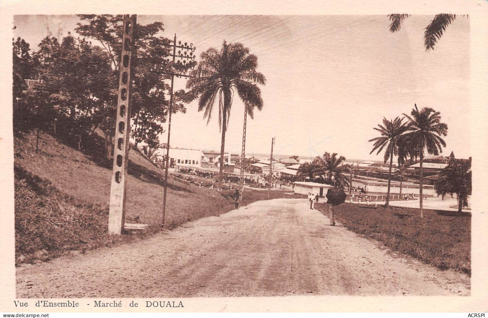 CAMEROUN  Douala  Route Du Marché     (Scan R/V) N°   5   \QQ1110Ter - Camerun
