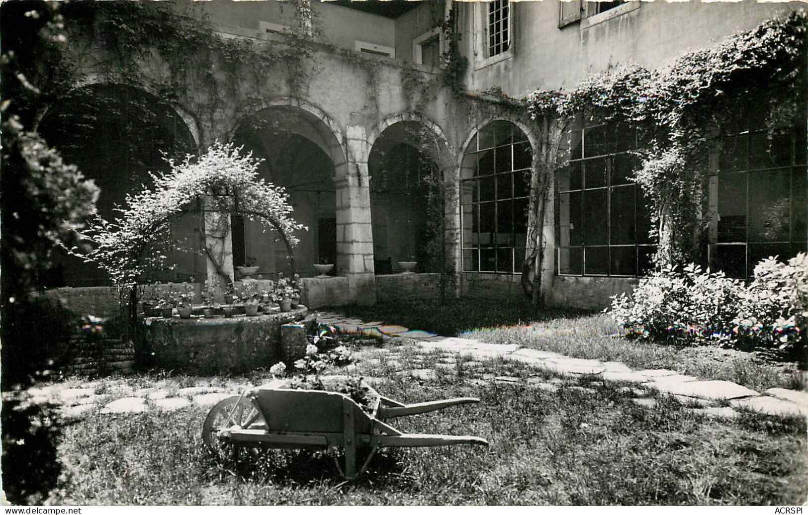 74 TALLOIRES N° 478 - HOTEL DE L'ABBAYE - COUR INTERIEURE ET VIEUX PUITS   (scan Recto-verso) QQ 1132 - Talloires