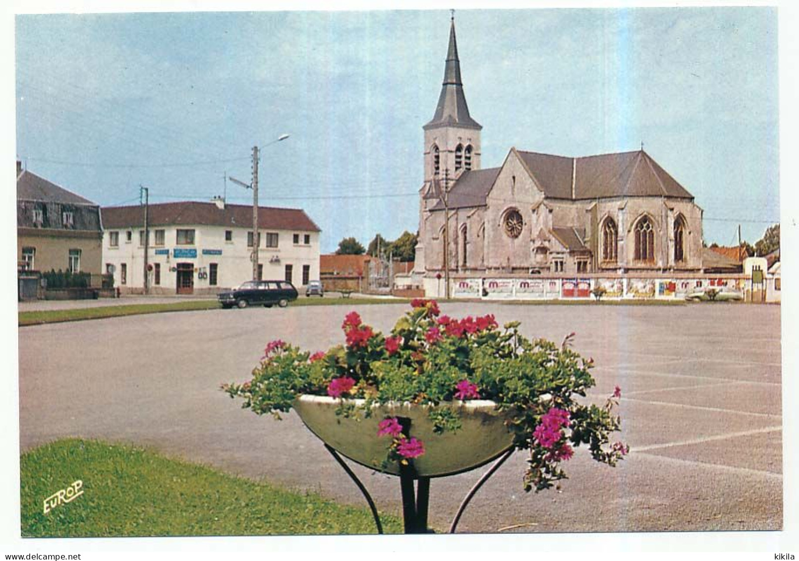 CPSM / CPM 10,5 X 15 Pas De Calais BEAURAINVILLE Place De L'Eglise - Sonstige & Ohne Zuordnung