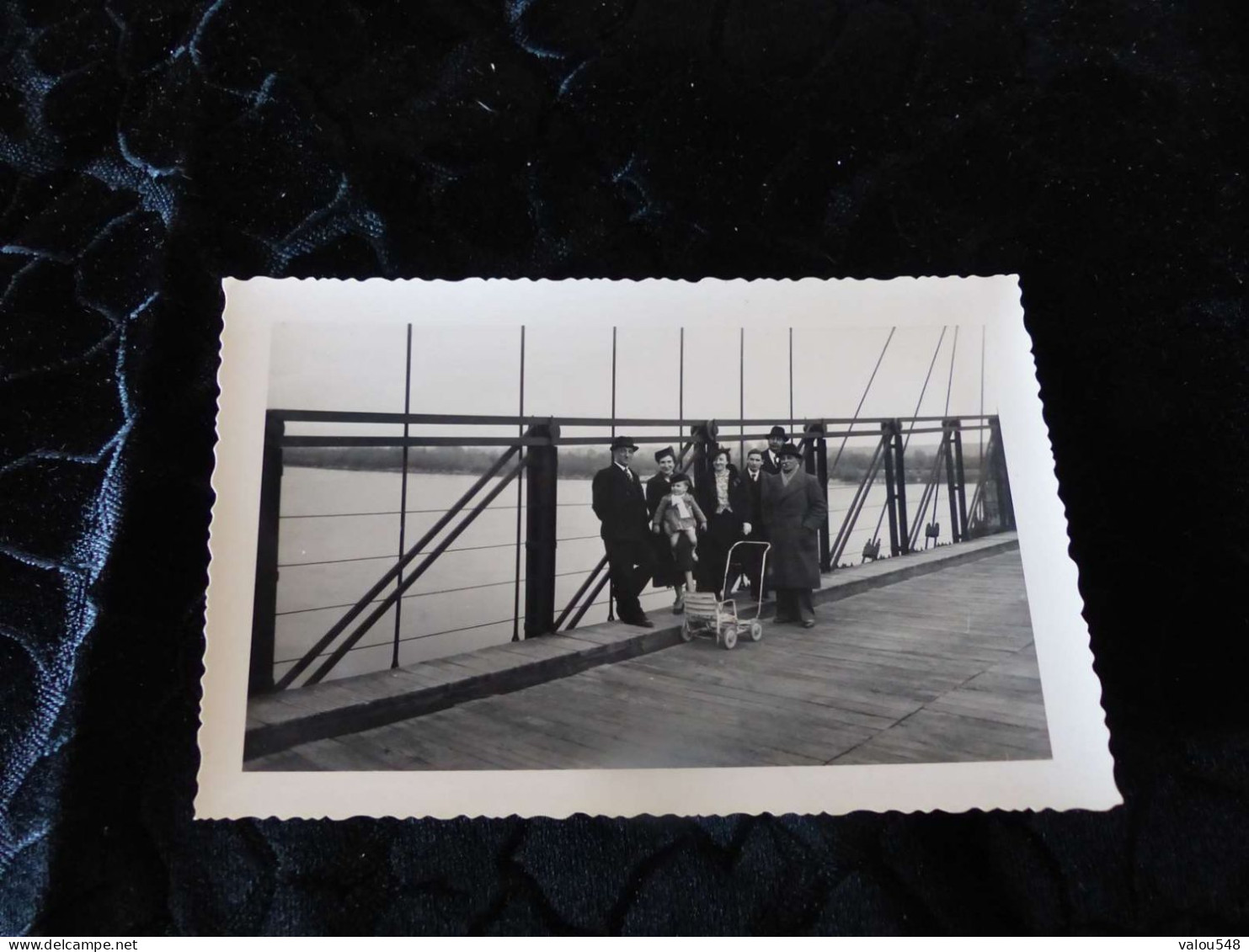 P-468 , Photo, Ballade Sur  Le Pont Suspendu D'Ancenis Enjambant La Loire   , 1938 - Lugares
