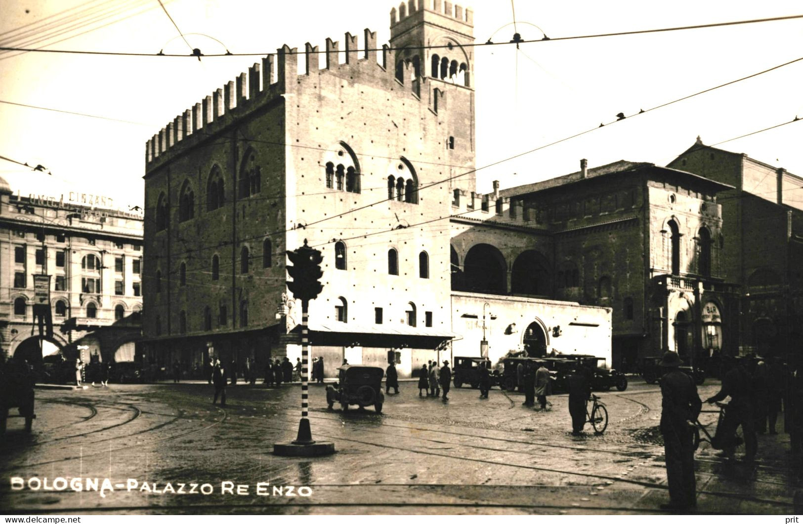 Palazzo Re Enzo Bologna Vintage Cars 1920s Unused Photo Postcard. Publisher Face Bologna - Bologna