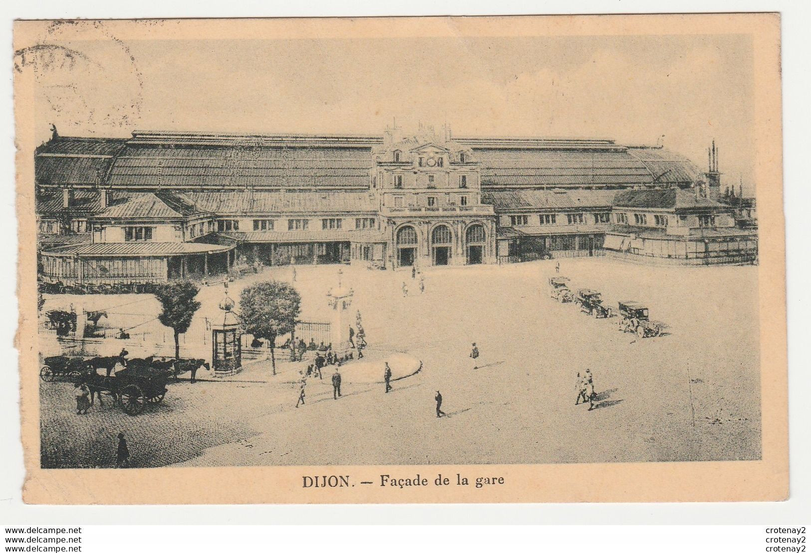 21 DIJON Façade De La Gare Animée En 1936 Attelages Chevaux Autos Anciennes Kiosque VOIR écriture Au DOS - Dijon