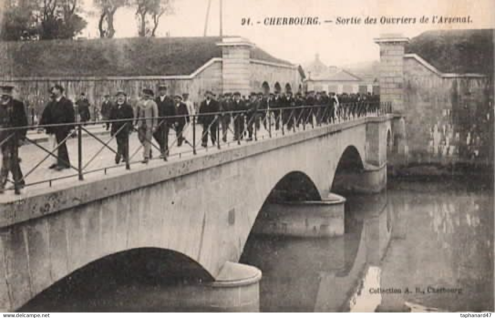 . 50 . CHERBOURG . Sortie Des Ouvriers De L'Arsenal . Animation . - Cherbourg