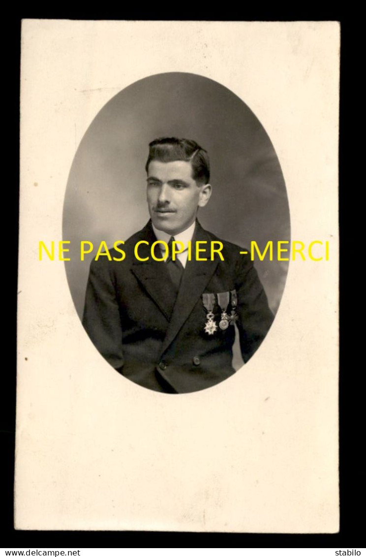 GUERRE 14/18 - POILU DECORE DE LA LEGION D'HONNEUR, MEDAILLE MILITAIRE ET CROIX DE GUERRE 14-18 - CARTE PHOTO ORIGINALE - War 1914-18