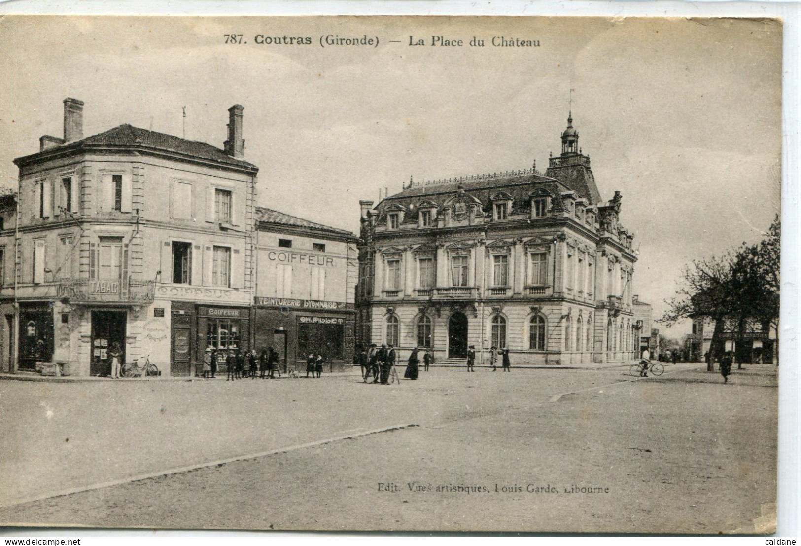 - 33 -GIRONDE - COUTRAS -La Place Du Chateau - Castelli