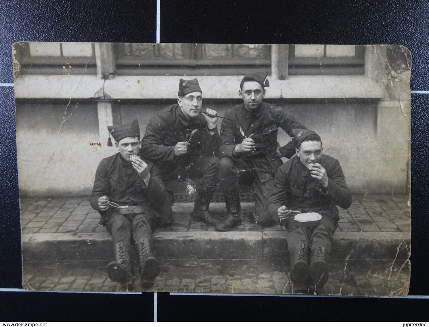 Carte Photo 4 Militaires Au Verso : Gérard Piron 15ème Régiment D'artillerie Liège Chartreuse - Characters