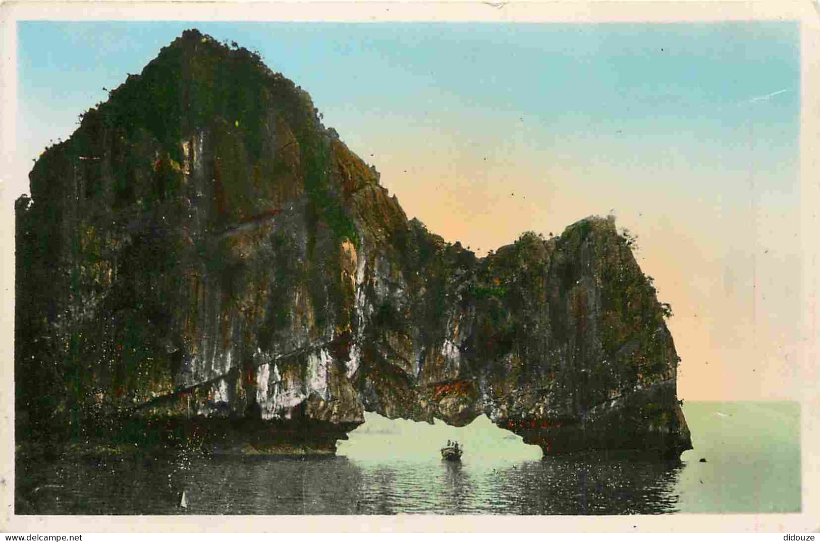 Vietnam - Baie D'Along - Quang Yen - L'Arche - Colorisée - Mention Photographie Véritable - CPSM Format CPA - Voyagée En - Viêt-Nam