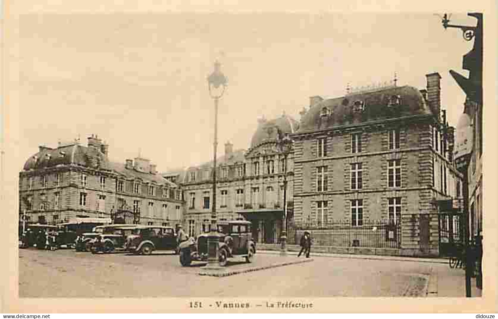 56 - Vannes - La Préfecture - Animée - Automobiles - CPA - Voir Scans Recto-Verso - Vannes