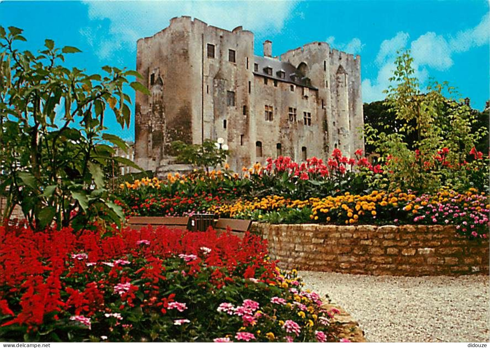 79 - Niort - Le Donjon - Fleurs - Carte Neuve - CPM - Voir Scans Recto-Verso - Niort