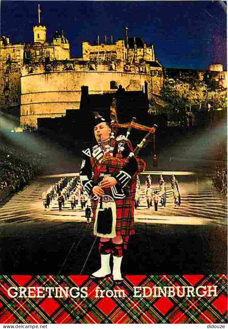 Ecosse - Edinburgh - The Castle Floodlit With Highland Piper In Royal Stuart Tartan - CPM - Voir Scans Recto-Verso - Midlothian/ Edinburgh