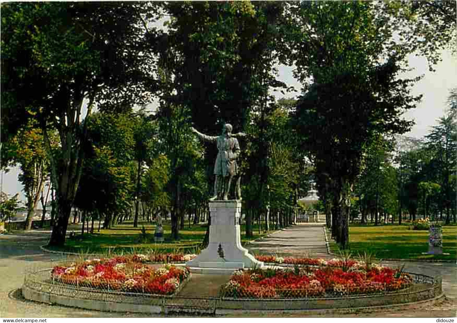 40 - Dax - Le Parc Théodore Denis - Statue - CPM - Voir Scans Recto-Verso - Dax