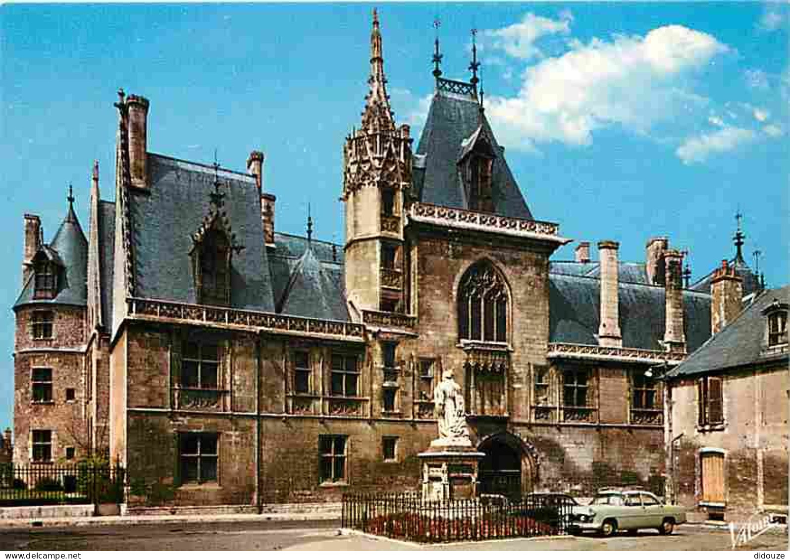 18 - Bourges - Le Palais Jacques Coeur - La Statue De Jacques Coeur - Automobiles - Carte Neuve - CPM - Voir Scans Recto - Bourges