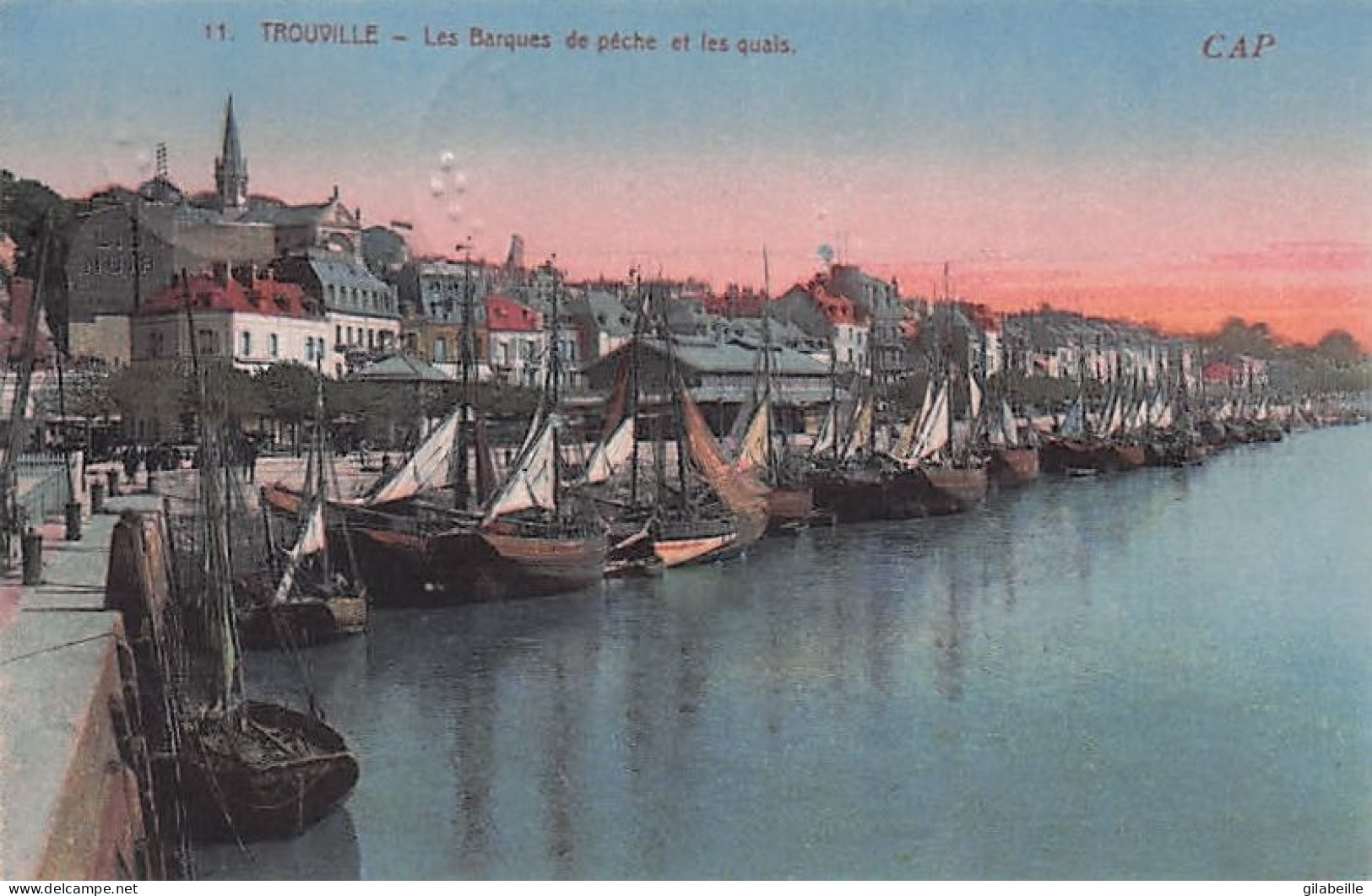 14 - TROUVILLE - Les Barques De Peche Et Les Quais - Trouville